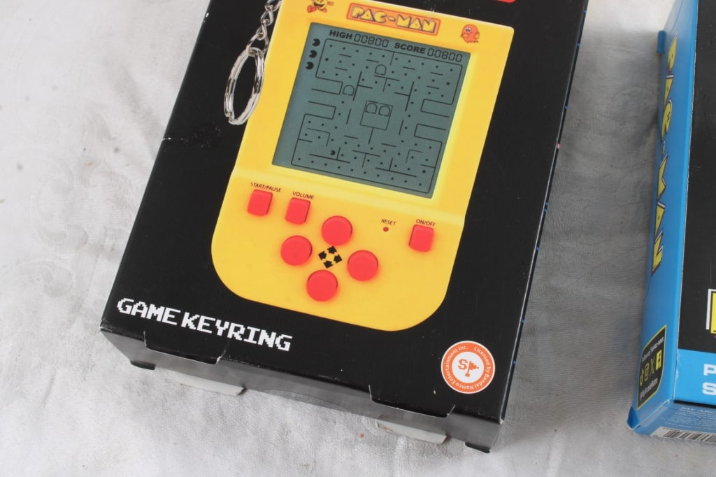 Pac-Man Game Key Ring, Pocket Player Pro - 3