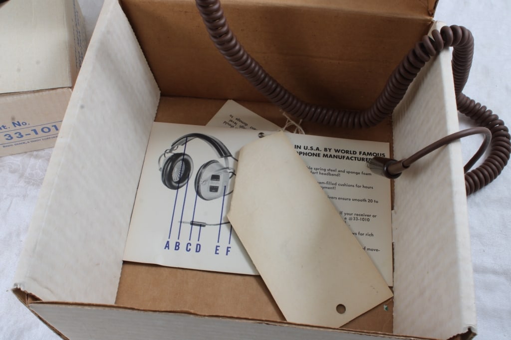 Realistic Headphone & Junction Box Headphone - 10
