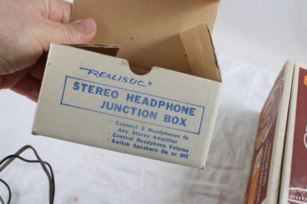 Realistic Headphone & Junction Box Headphone - 12