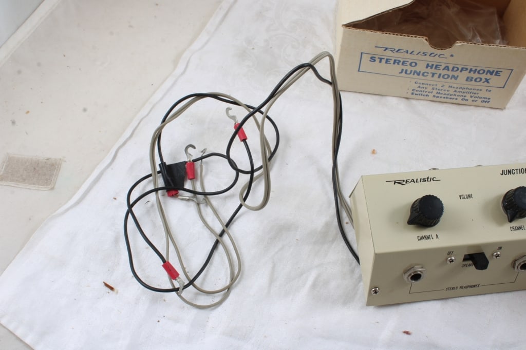 Realistic Headphone & Junction Box Headphone - 13