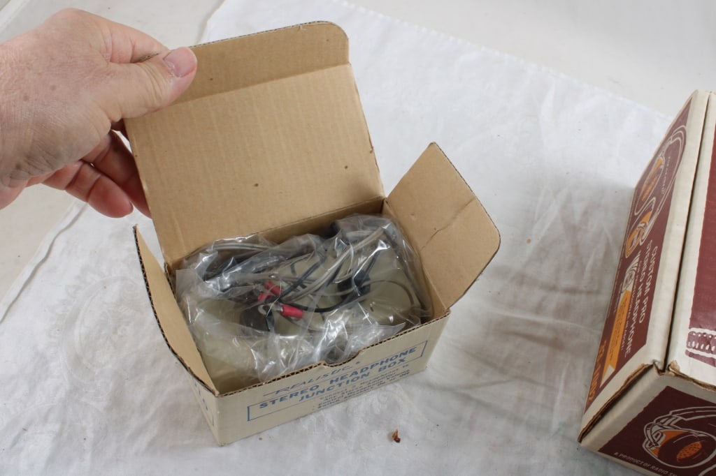 Realistic Headphone & Junction Box Headphone - 16