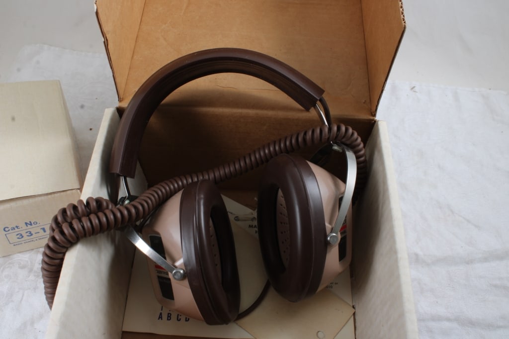 Realistic Headphone & Junction Box Headphone - 6