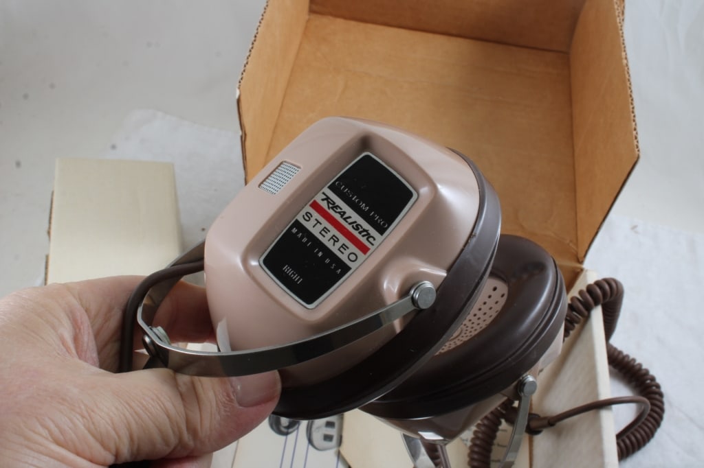 Realistic Headphone & Junction Box Headphone - 7