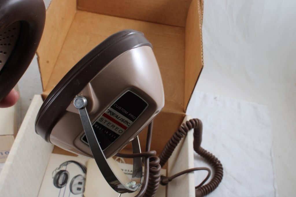 Realistic Headphone & Junction Box Headphone - 8