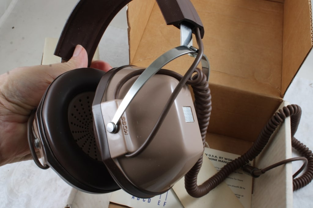 Realistic Headphone & Junction Box Headphone - 9