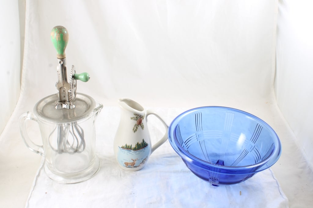 1923 A&J Egg Beater Jar, Red Wing Hamm's Pitcher (1 of 16)