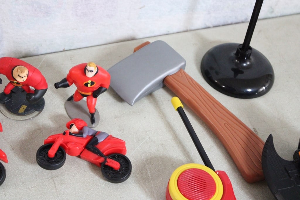 Marvel, DC Comics, Pixar & Goldlok Action Figures - 18