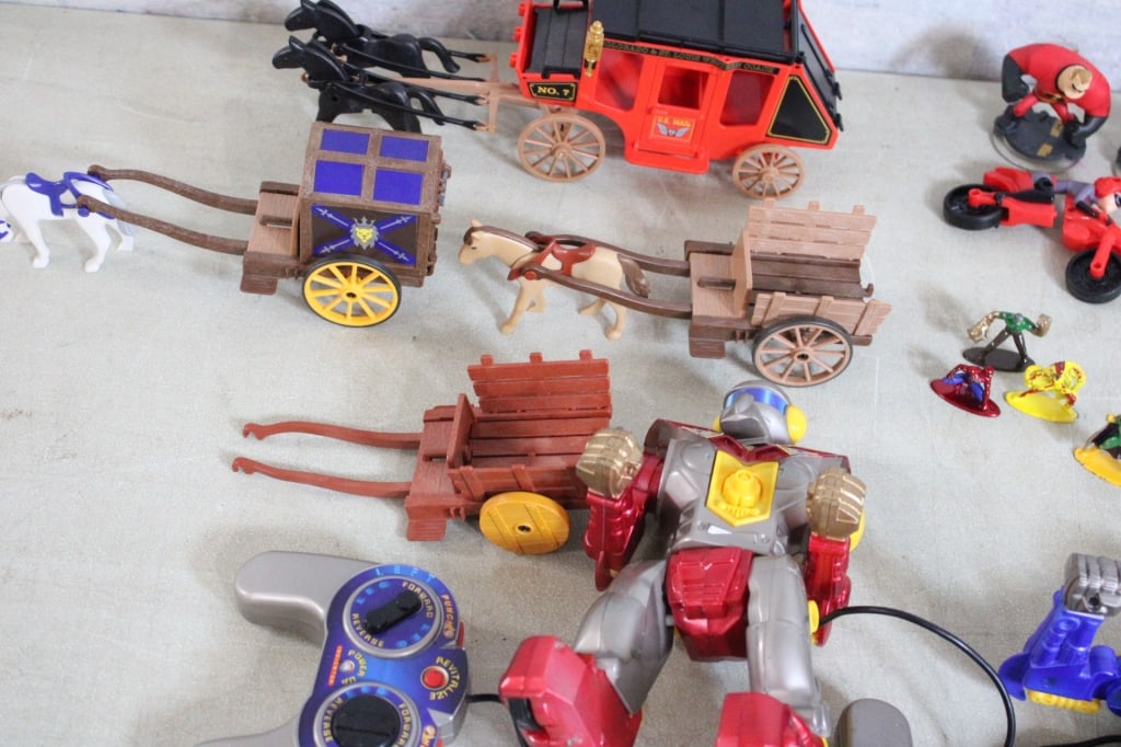 Marvel, DC Comics, Pixar & Goldlok Action Figures - 4