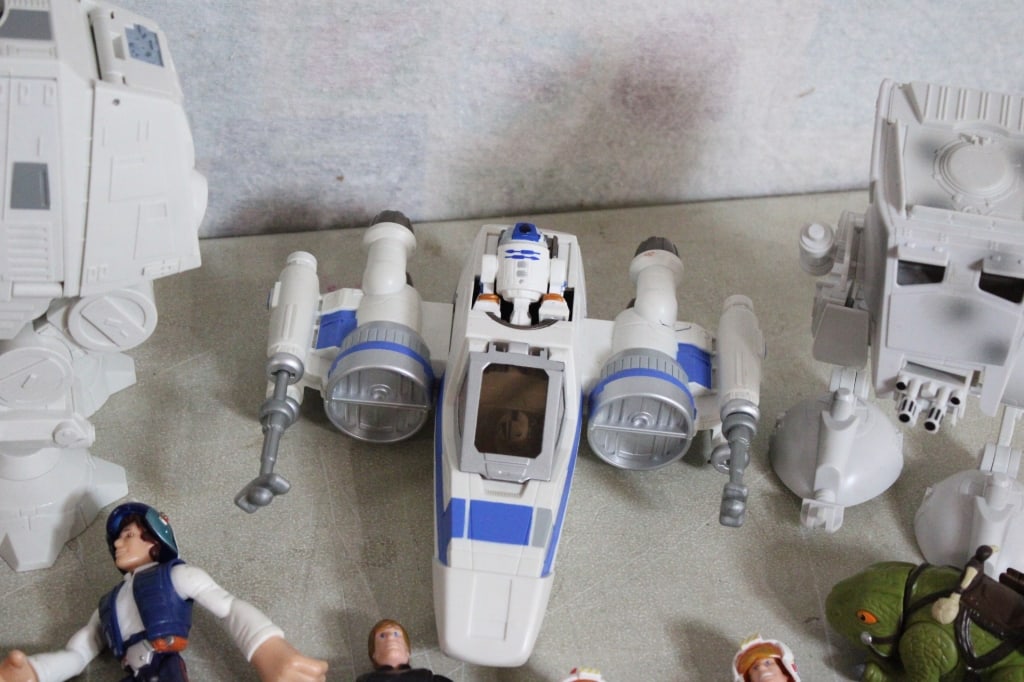Star Wars Vehicles, Figures & Baby Yoda's - 6