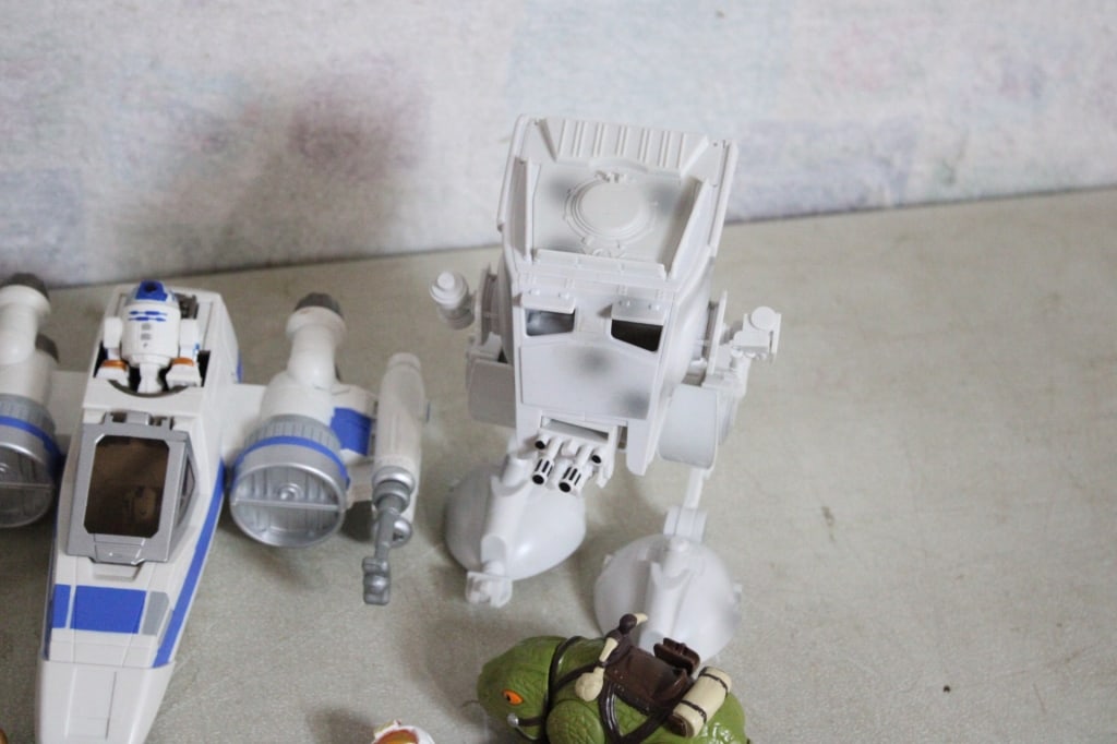 Star Wars Vehicles, Figures & Baby Yoda's - 7