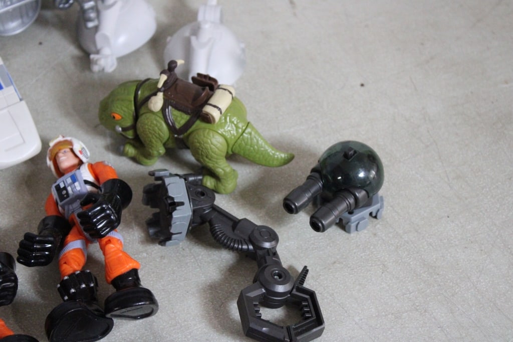 Star Wars Vehicles, Figures & Baby Yoda's - 9
