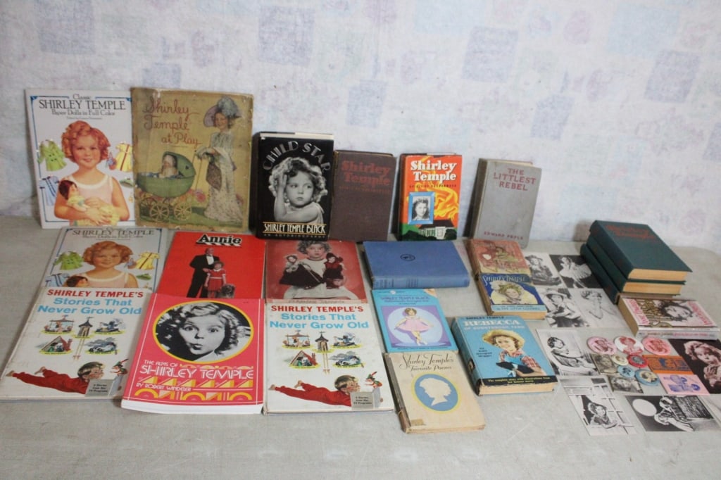 Shirley Temple Books, Arcade Cards, Pocket Mirrors: Shirley Temple Books, Arcade Cards, Pocket Mirrors - Annie Storybook and more. Lot Size 18" x 12" x 7". 17 Lbs. All information and photos, which are part of the description, are intended to be as