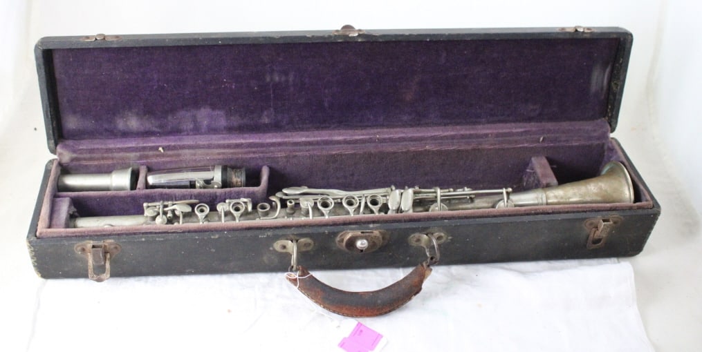 Wm Nuernberger American Artist Vintage Clarinet: Wm Nuernberger American Artist Vintage Clarinet - Serial #2512. Lot Size 23" x 5" x 3". 5 Lbs. All information and photos, which are part of the description, are intended to be as accurate as