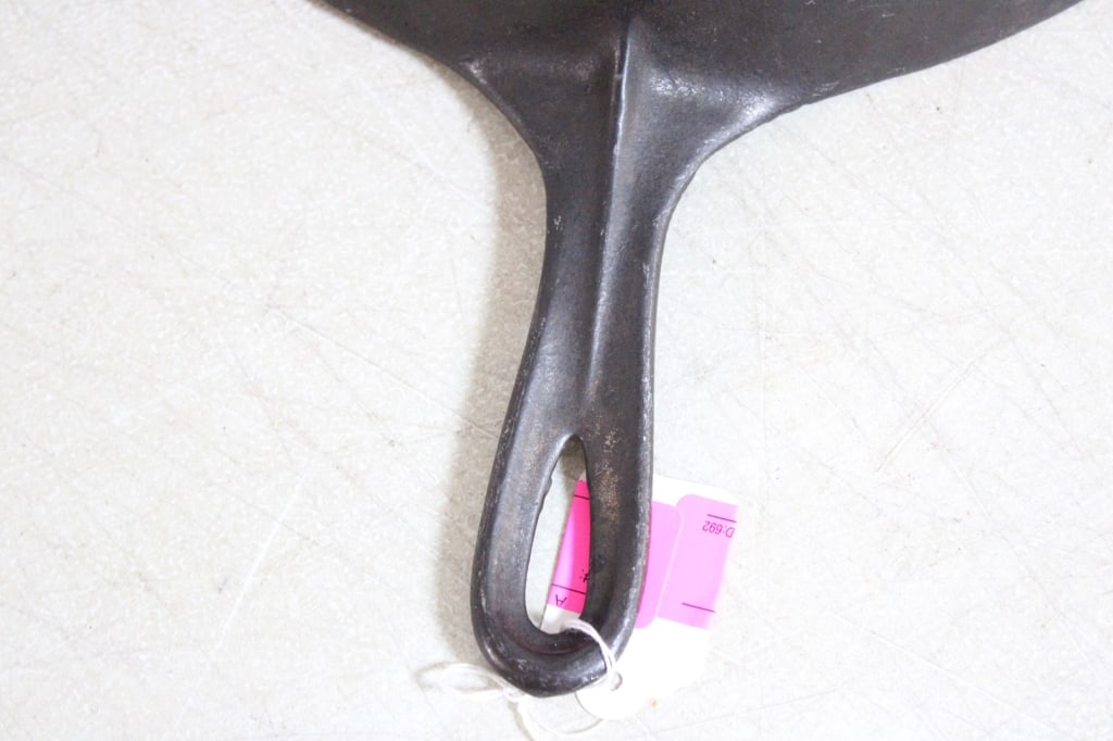 Wagner Sidney #10 Skillet with Heat Ring - 8