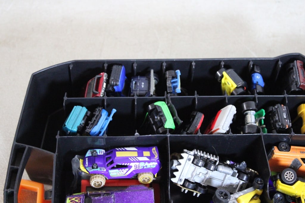 Hot Wheels 100 Car Rolling Case with Cars - 3