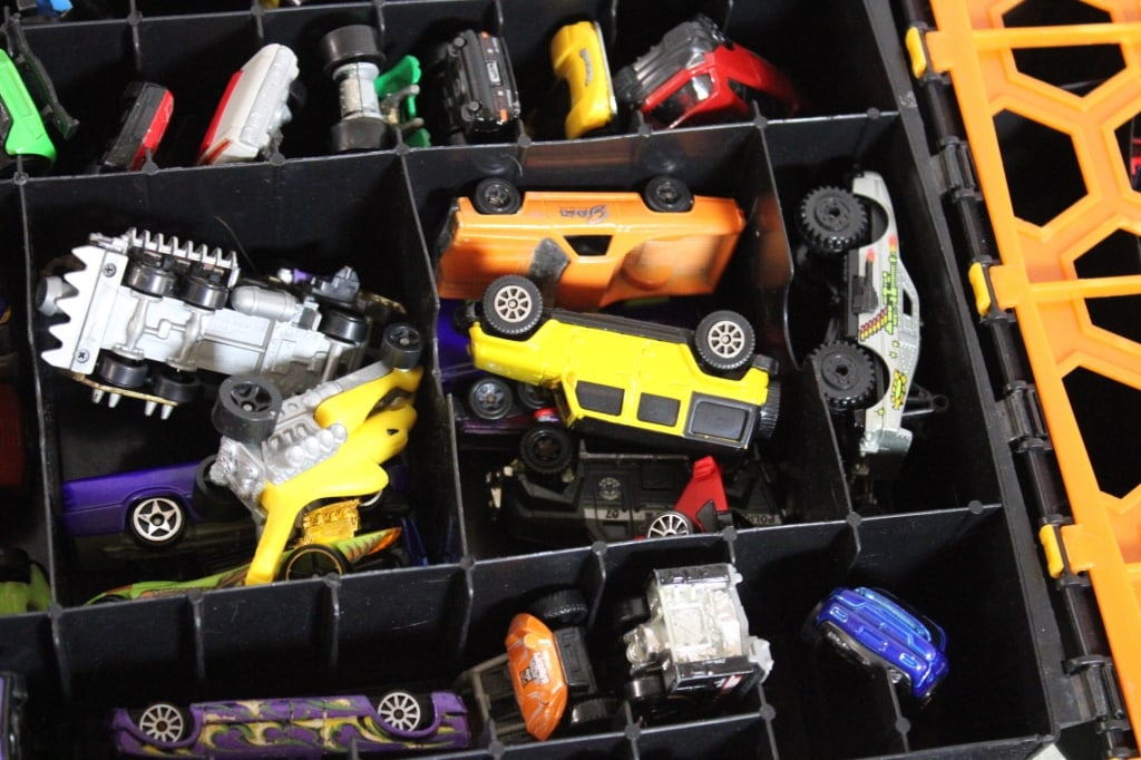 Hot Wheels 100 Car Rolling Case with Cars - 5