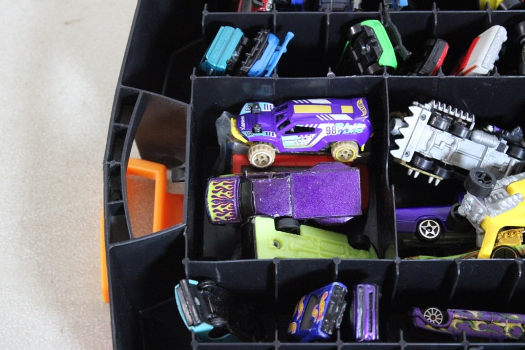 Hot Wheels 100 Car Rolling Case with Cars - 7