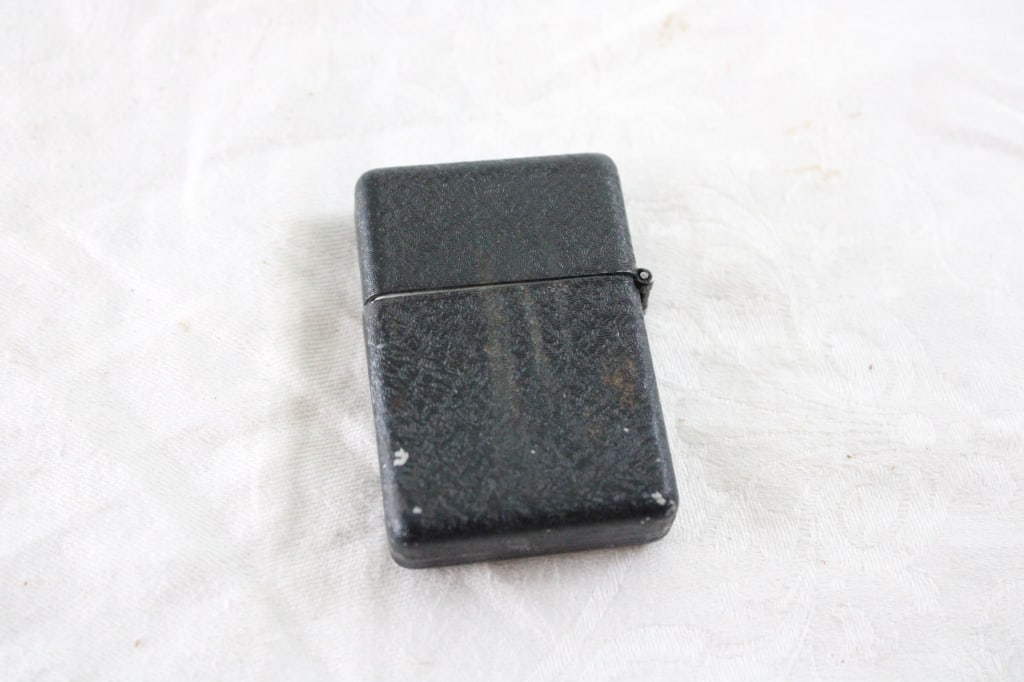 1930s Black Americana Cigarros & 1945 Lighter - 17