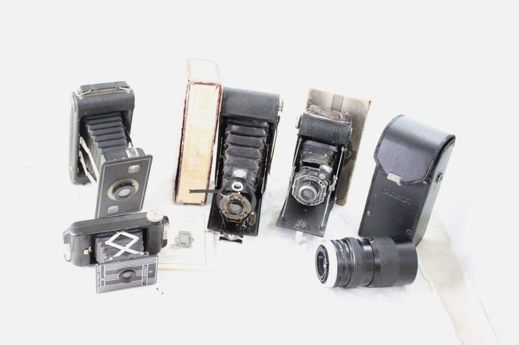 4 Antique Folding Cameras (1 of 20)