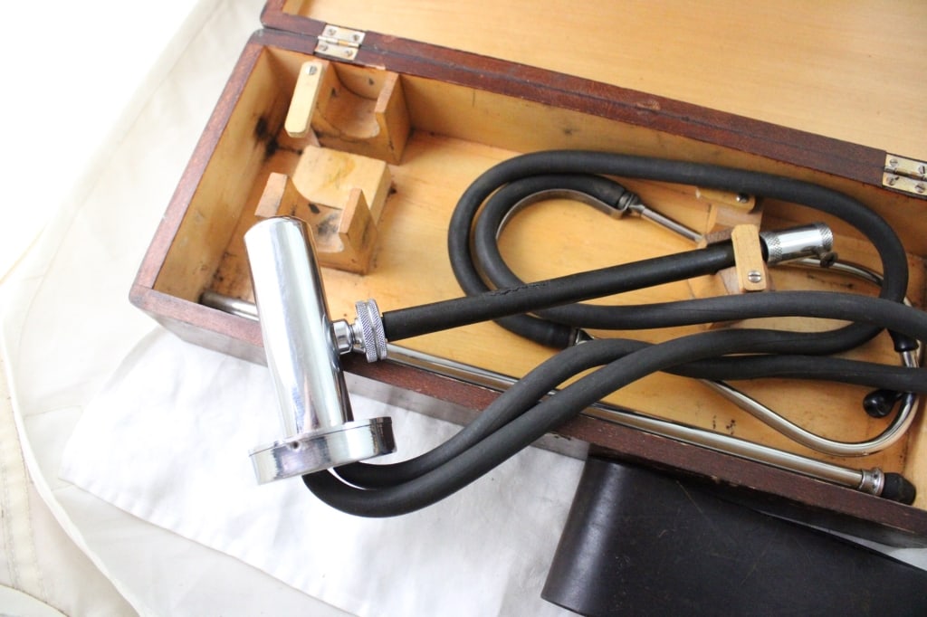 Mirro Camp Cook Set, Engine Stethoscope &Trivets - 4