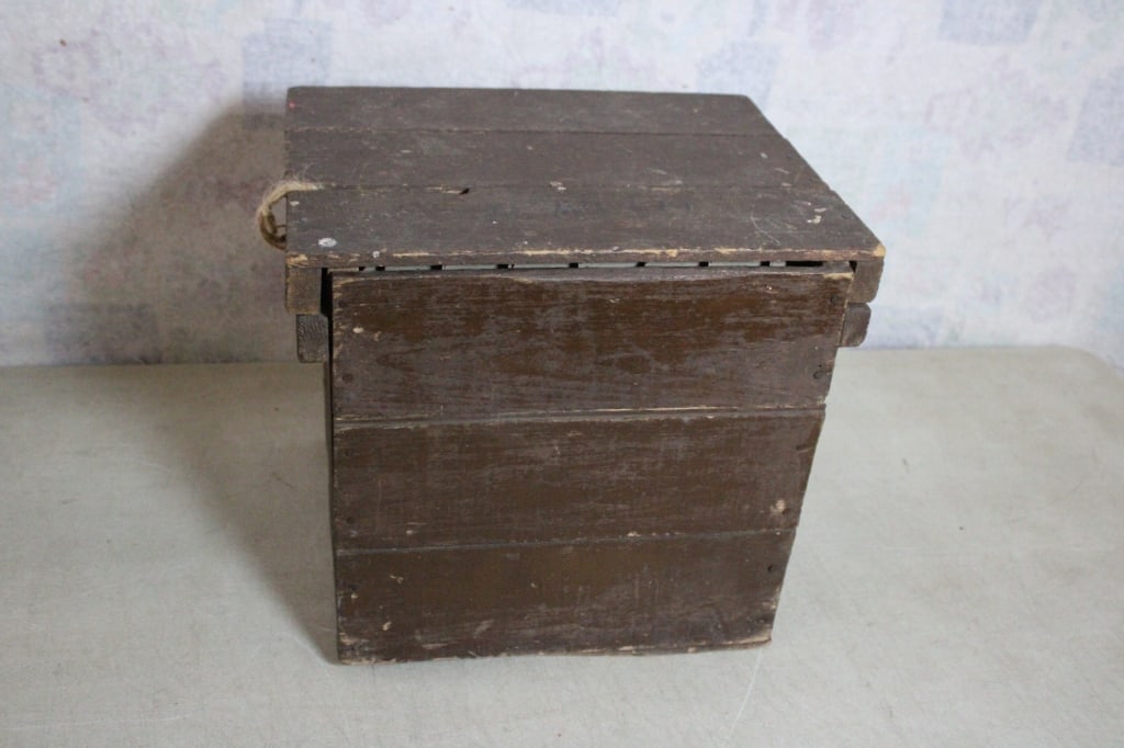 Primitive 15 Dozen Wooden Egg Crate: Primitive 15 Dozen Wooden Egg Crate - Lot Size 14" x 13" x 16". 11 Lbs. All information and photos, which are part of the description, are intended to be as accurate as possible, but errors are
