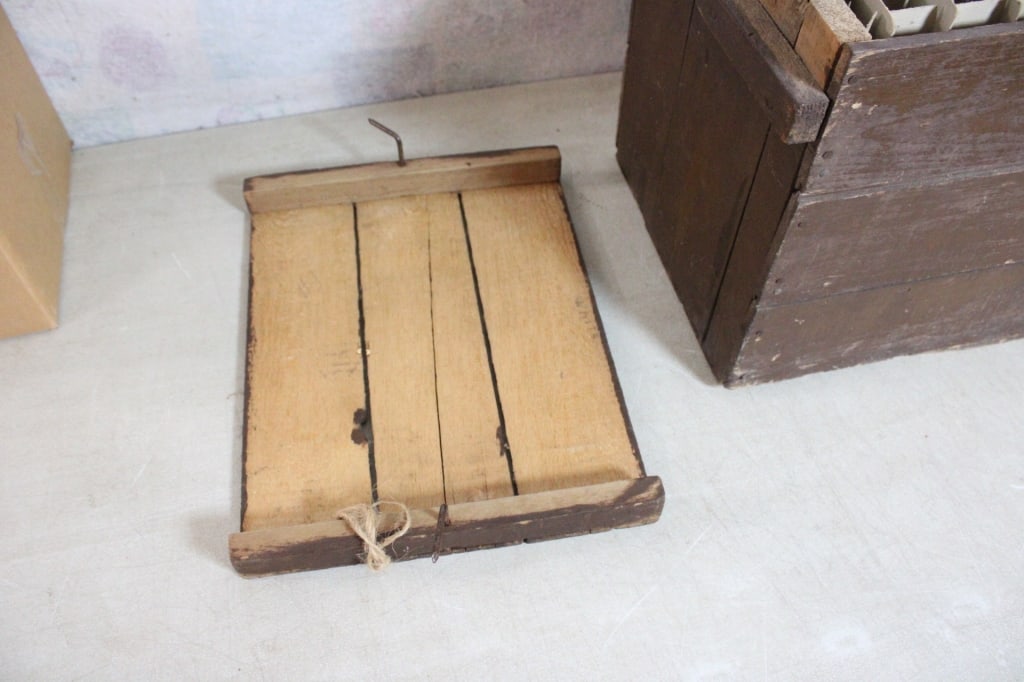 Primitive 15 Dozen Wooden Egg Crate - 2
