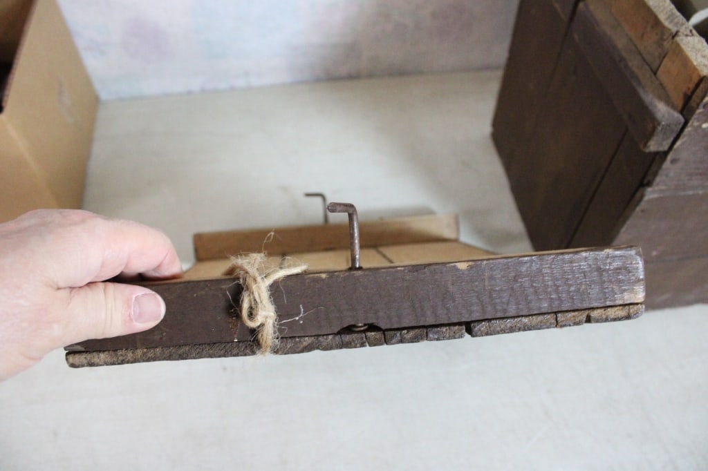 Primitive 15 Dozen Wooden Egg Crate - 3