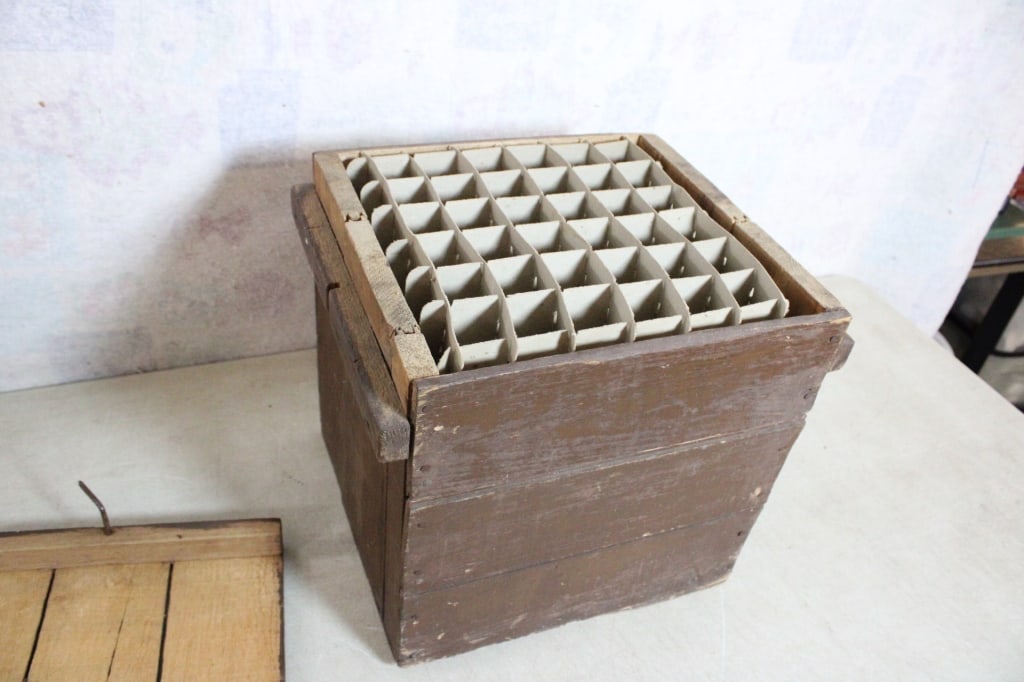 Primitive 15 Dozen Wooden Egg Crate - 4
