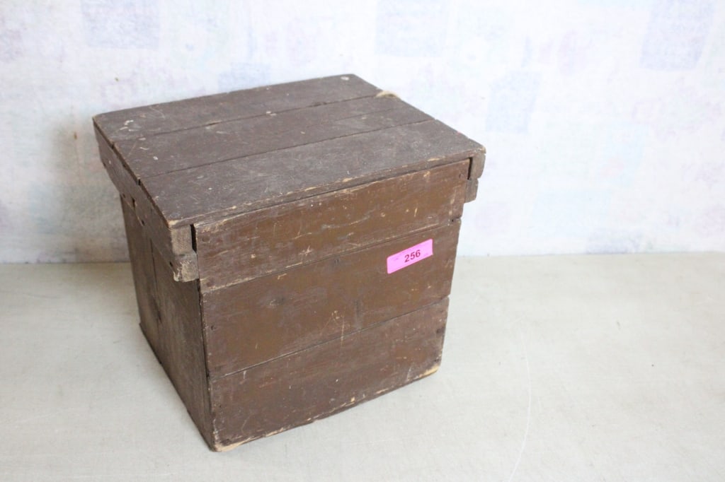 Primitive 15 Dozen Wooden Egg Crate - 7