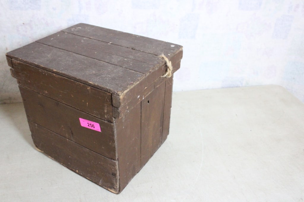 Primitive 15 Dozen Wooden Egg Crate - 8