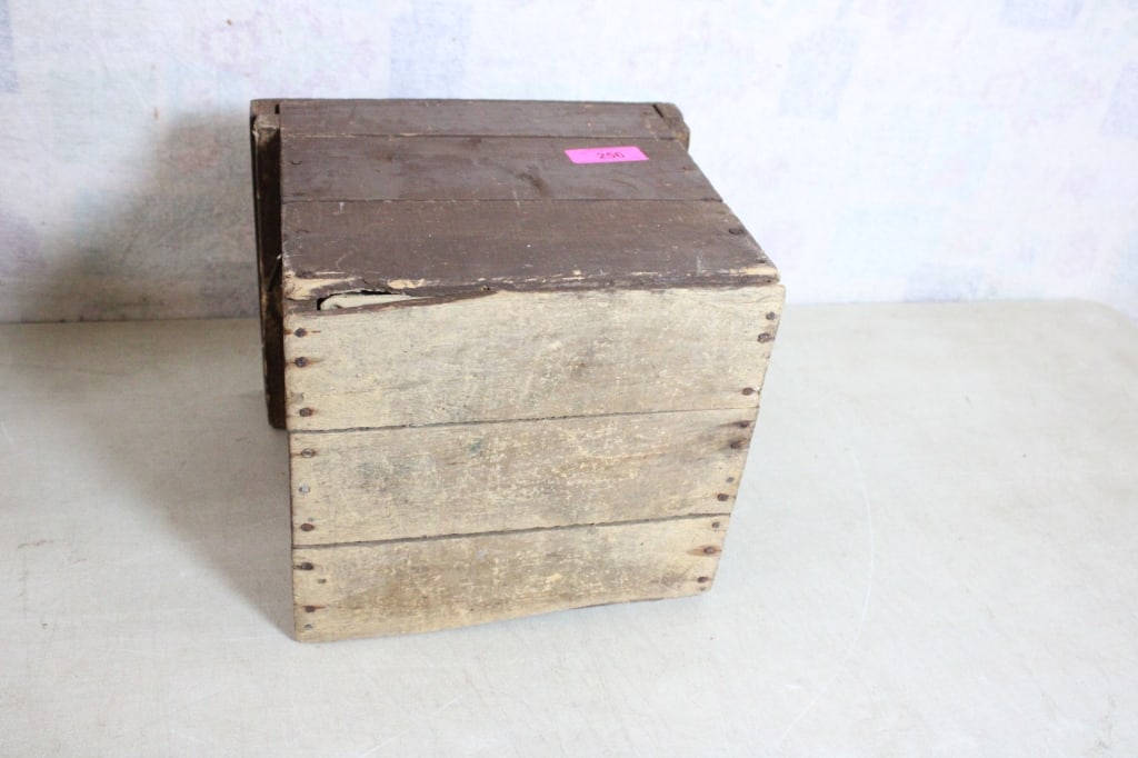 Primitive 15 Dozen Wooden Egg Crate - 9