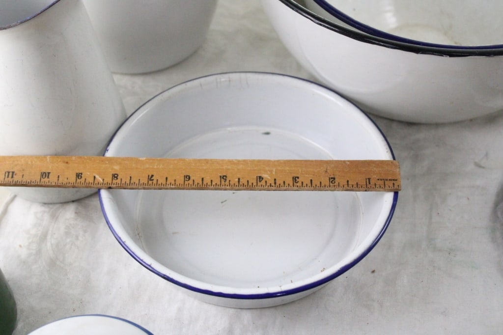 18 Pieces Enamelware Pitchers & Basins - 10
