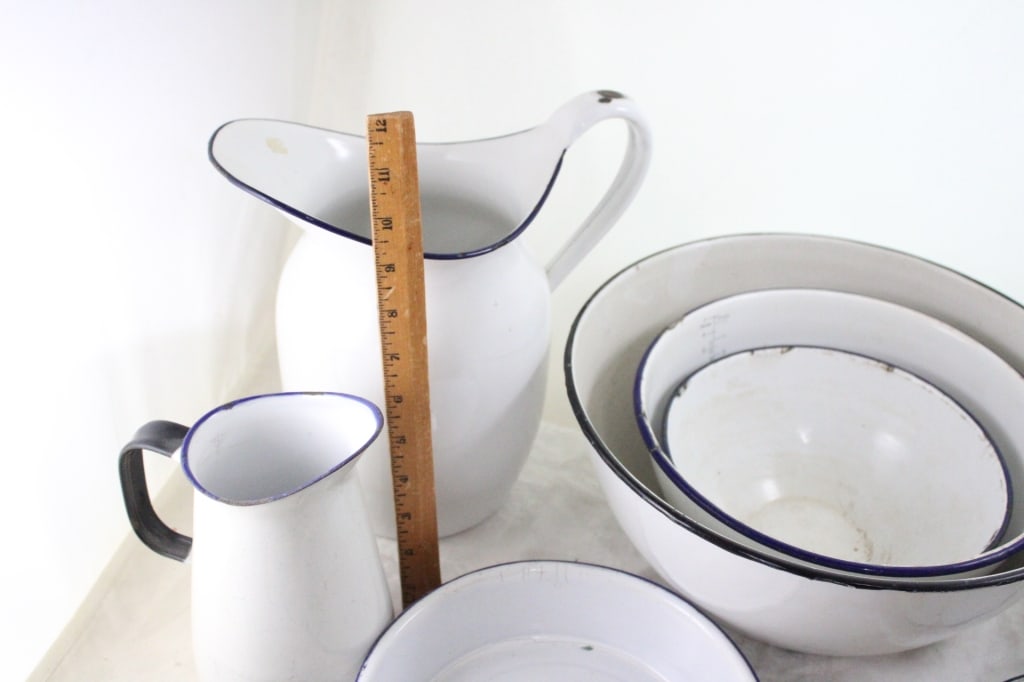 18 Pieces Enamelware Pitchers & Basins - 11