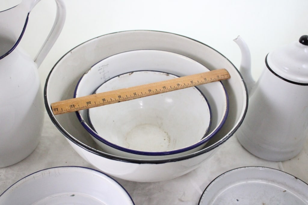 18 Pieces Enamelware Pitchers & Basins - 12