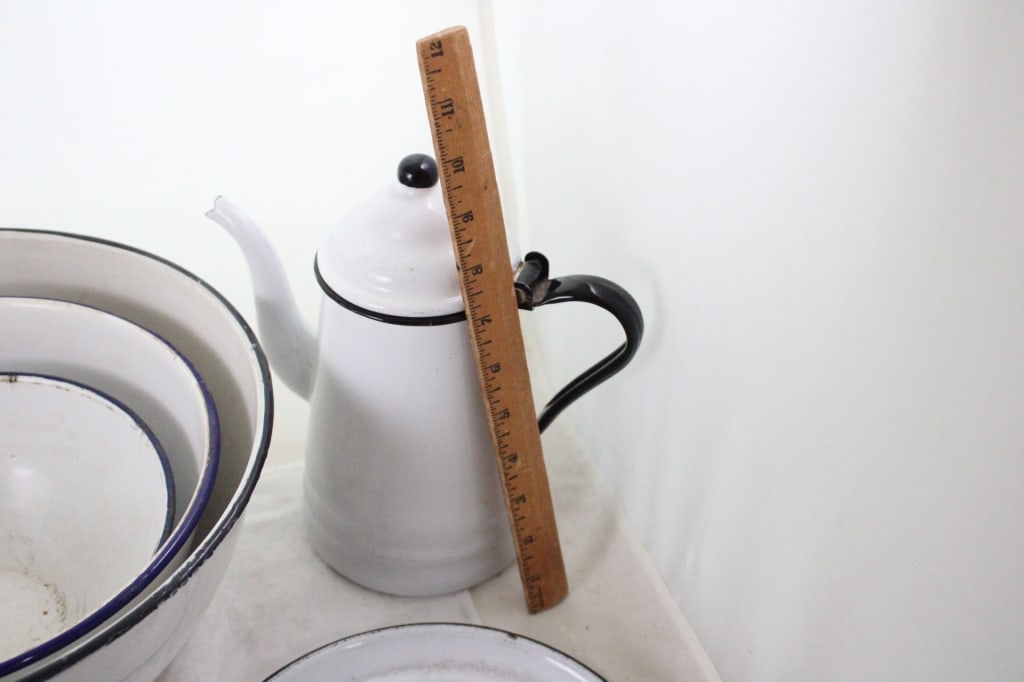 18 Pieces Enamelware Pitchers & Basins - 13