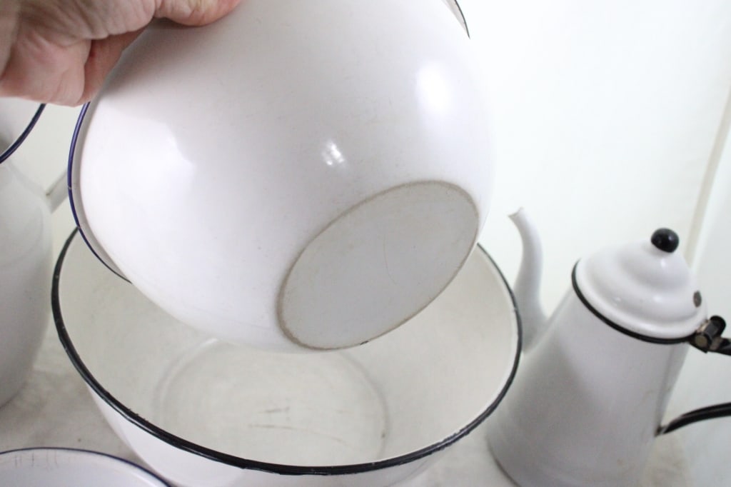 18 Pieces Enamelware Pitchers & Basins - 14