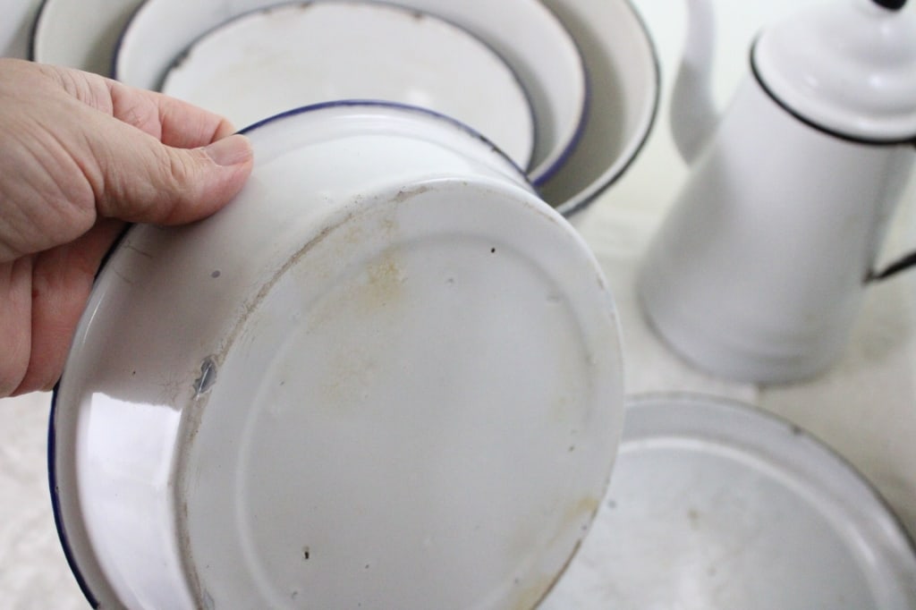 18 Pieces Enamelware Pitchers & Basins - 18
