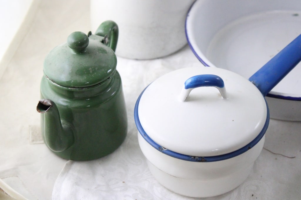 18 Pieces Enamelware Pitchers & Basins - 2