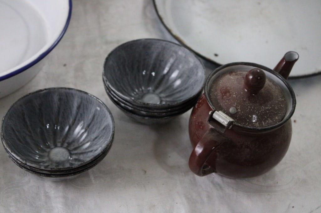 18 Pieces Enamelware Pitchers & Basins - 3