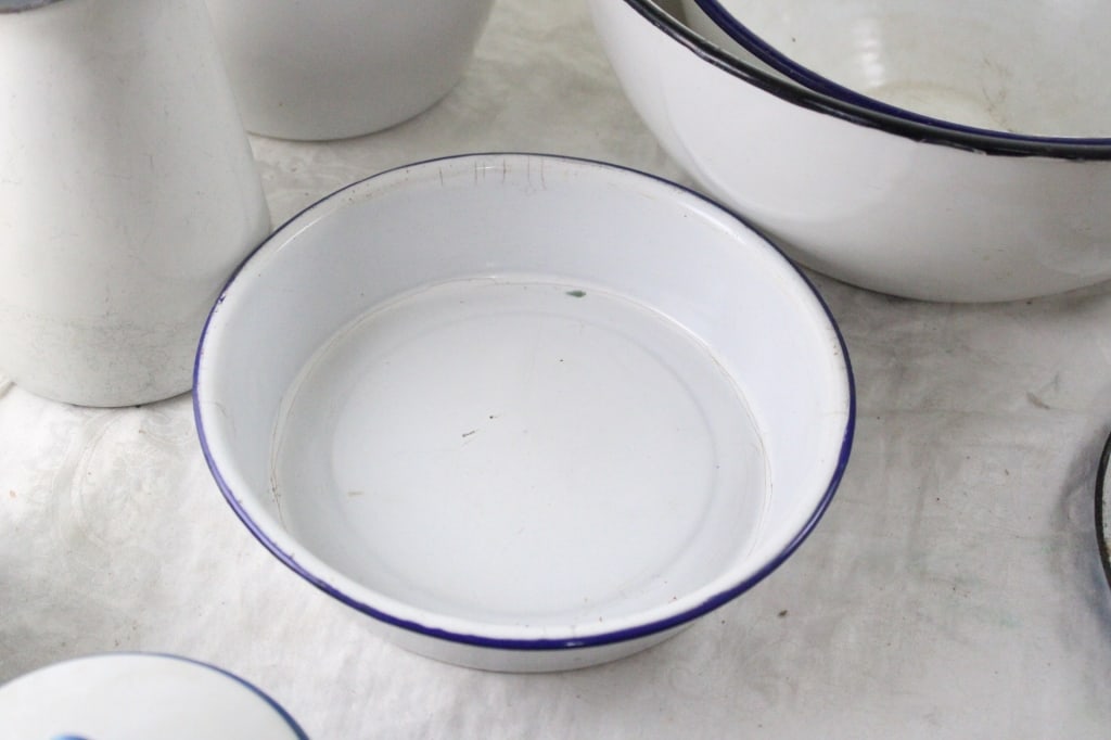 18 Pieces Enamelware Pitchers & Basins - 8