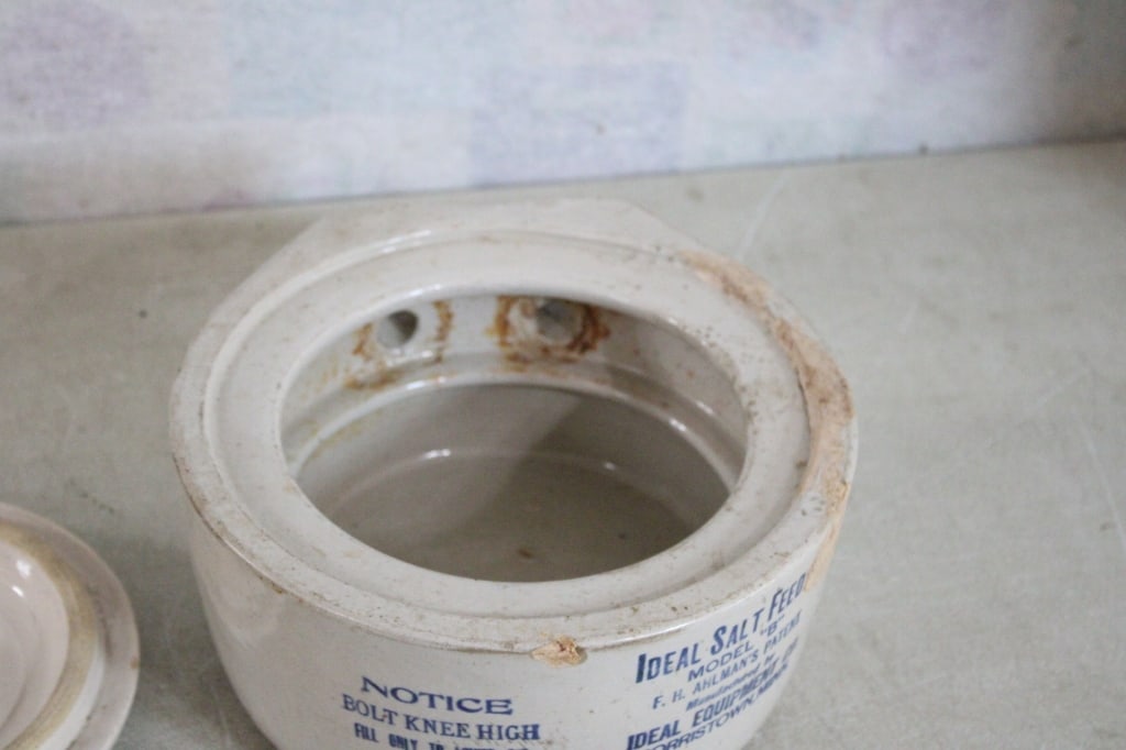 Ideal Stoneware Salt Feeder and 2 Lids - 2