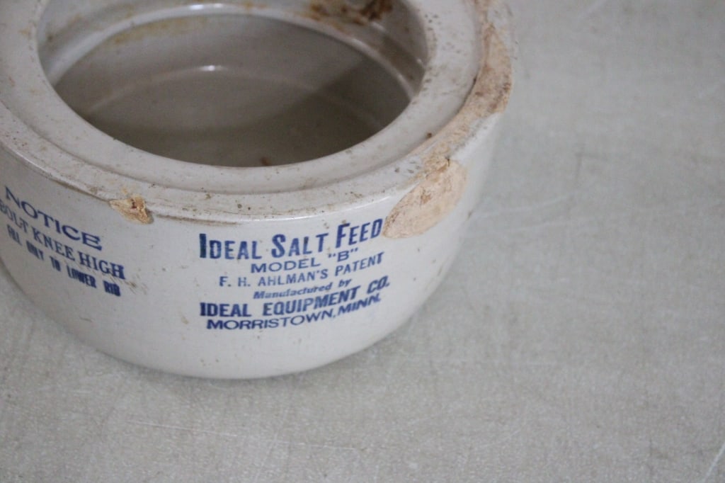 Ideal Stoneware Salt Feeder and 2 Lids - 3