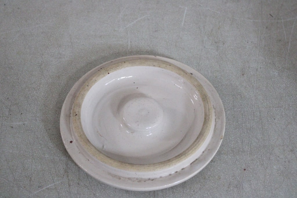 Ideal Stoneware Salt Feeder and 2 Lids - 8