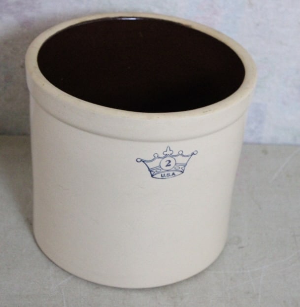Robinson Ransbottom Stoneware 2 Gallon Crock: Robinson Ransbottom Stoneware 2 Gallon Crock - Lot Size 10" x 10" x 10". 10 Lbs. All information and photos, which are part of the description, are intended to be as accurate as possible, but errors