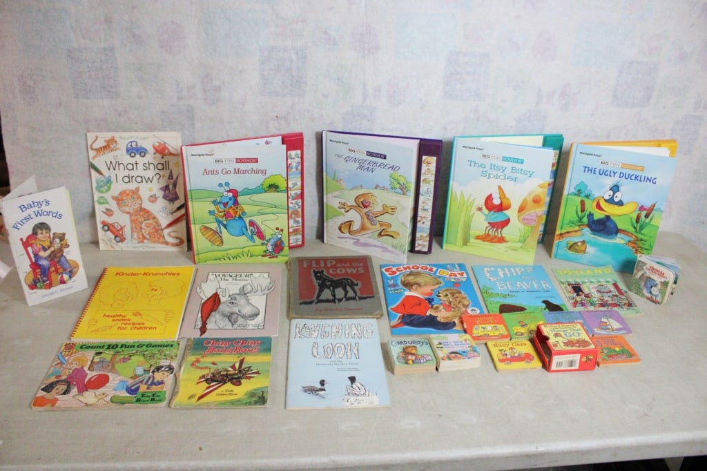Vintage Children's Books: Vintage Children's Books - Lot Size 12" x 12" x 7". 10 Lbs. All information and photos, which are part of the description, are intended to be as accurate as possible, but errors are possible. No item