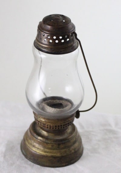 Antique Brass Skater's Lantern 7" Waterbury CT: Antique Brass Skater's Lantern 7" Waterbury CT - Lot Size 7" x 4" x 4". 1 Lb. All information and photos, which are part of the description, are intended to be as accurate as possible, but errors are