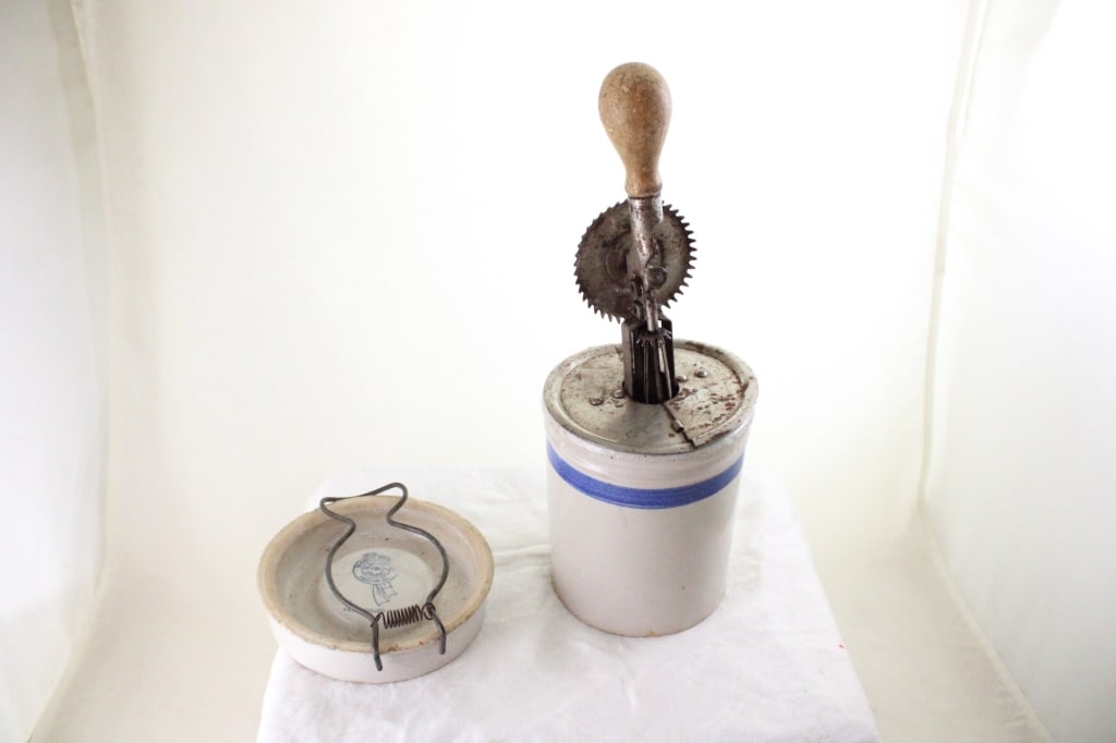 Stoneware Beater Jar, Buckeye Chicken Waterer: Stoneware Beater Jar, Buckeye Chicken Waterer - Lot Size 12" x 12" x 6". 4 Lbs. All information and photos, which are part of the description, are intended to be as accurate as possible, but errors