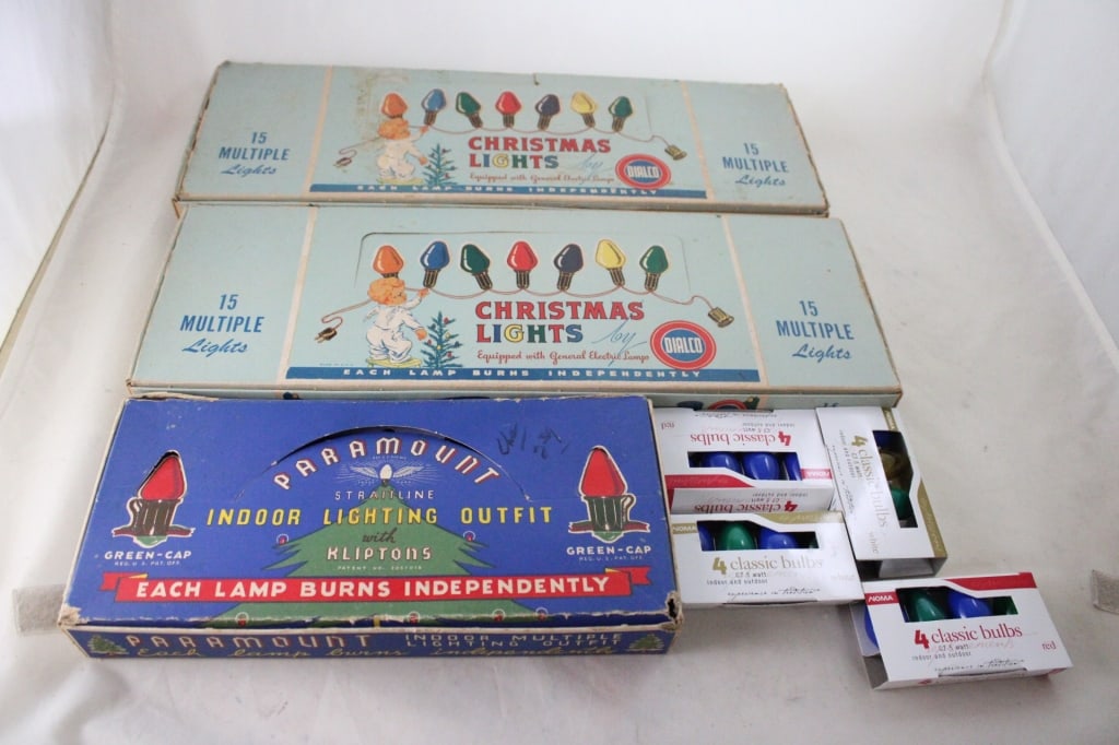 3 Sets Christmas Lights Paramount & Dialco (1 of 15)