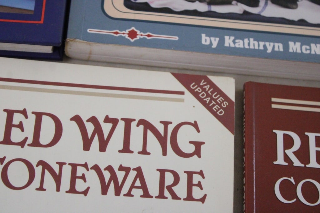 5 Red Wing Collectors Books and others - 10