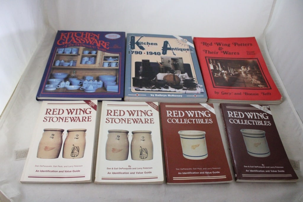 5 Red Wing Collectors Books and others (1 of 10)